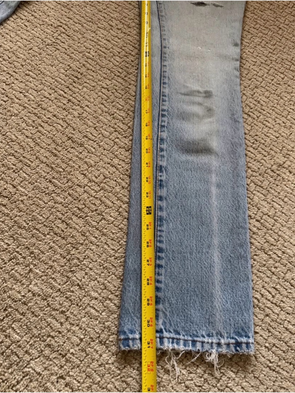 Vintage Levi's Light Wash Straight Women's Jeans - Picture 4 of 4